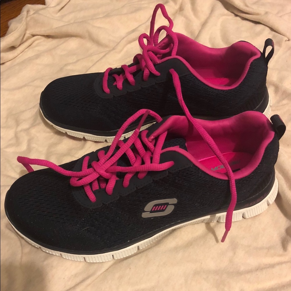 SKECH-KNIT BY SKECHERS